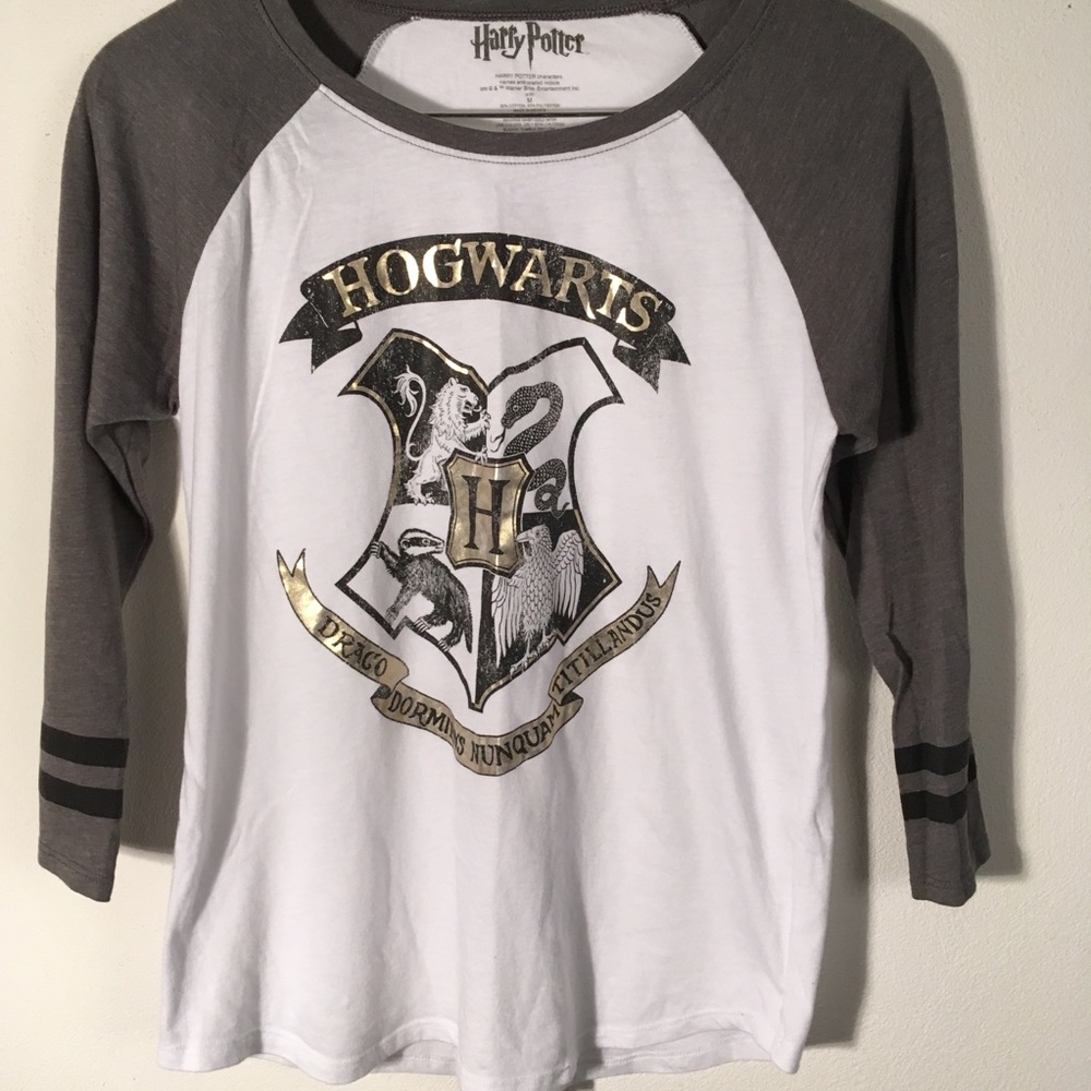Harry Potter Hogwart shirt | Warner Bros. Brand